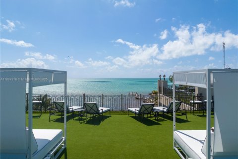 House in Islamorada, Village of Islands, Florida 7 bedrooms, 945.93 sq.m. № 2013314 - photo 5