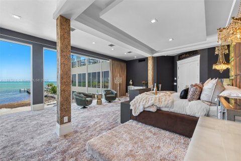 House in Islamorada, Village of Islands, Florida 7 bedrooms, 945.93 sq.m. № 2013314 - photo 14