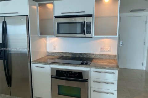 Condominio en alquiler en Miami, Florida, 1 dormitorio, 87.24 m2 № 2026470 - foto 3