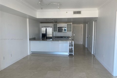 Condominio en alquiler en Miami, Florida, 1 dormitorio, 87.24 m2 № 2026470 - foto 2