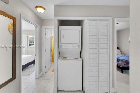 Villa ou maison à louer à Miami Gardens, Floride: 3 chambres № 2386975 - photo 2
