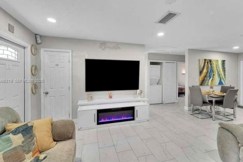 Villa ou maison à louer à Miami Gardens, Floride: 3 chambres № 2386975 - photo 3