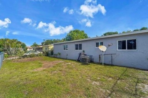 Villa ou maison à louer à Miami Gardens, Floride: 3 chambres № 2386975 - photo 9