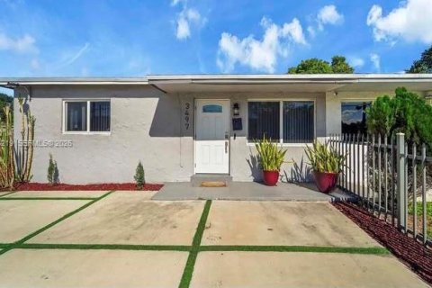 Villa ou maison à Miami Gardens, Floride 3 chambres № 2386975