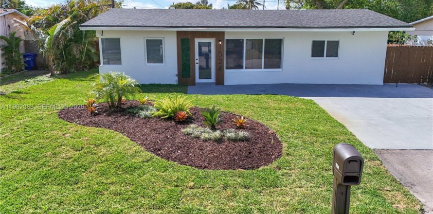 House in Pompano Beach, Florida 3 bedrooms, 103.77 sq.m. № 2049547