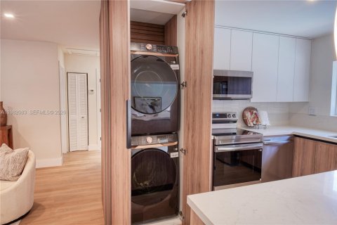 House in Pompano Beach, Florida 3 bedrooms, 103.77 sq.m. № 2049547 - photo 11