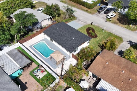 House in Pompano Beach, Florida 3 bedrooms, 103.77 sq.m. № 2049547 - photo 27