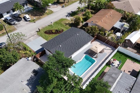 House in Pompano Beach, Florida 3 bedrooms, 103.77 sq.m. № 2049547 - photo 29