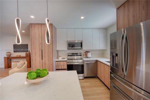 House in Pompano Beach, Florida 3 bedrooms, 103.77 sq.m. № 2049547 - photo 9