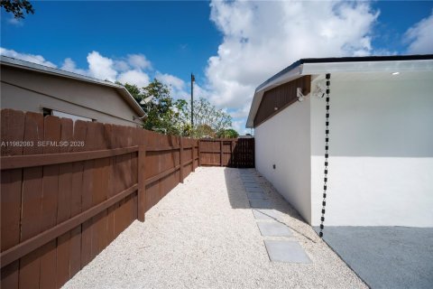 House in Pompano Beach, Florida 3 bedrooms, 103.77 sq.m. № 2049547 - photo 26