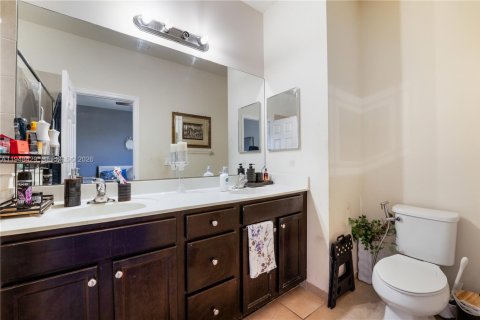 Touwnhouse à vendre à Miami, Floride: 3 chambres, 149.39 m2 № 2004395 - photo 24
