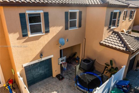 Touwnhouse à vendre à Miami, Floride: 3 chambres, 149.39 m2 № 2004395 - photo 2