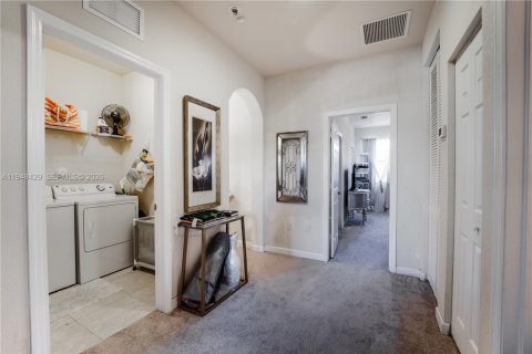 Touwnhouse à vendre à Miami, Floride: 3 chambres, 149.39 m2 № 2004395 - photo 19