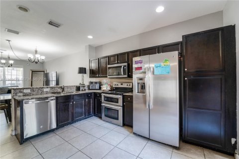 Touwnhouse à vendre à Miami, Floride: 3 chambres, 149.39 m2 № 2004395 - photo 15