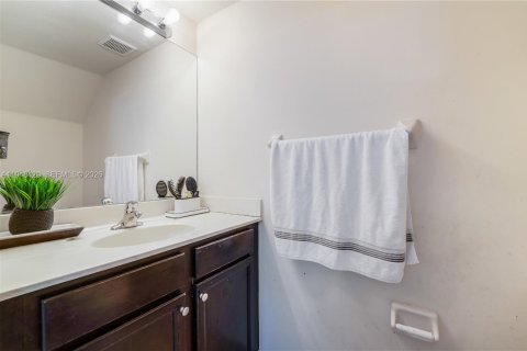 Touwnhouse à vendre à Miami, Floride: 3 chambres, 149.39 m2 № 2004395 - photo 11