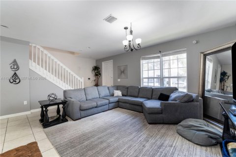 Touwnhouse à vendre à Miami, Floride: 3 chambres, 149.39 m2 № 2004395 - photo 7