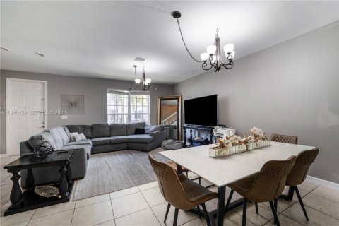 Touwnhouse à vendre à Miami, Floride: 3 chambres, 149.39 m2 № 2004395 - photo 9