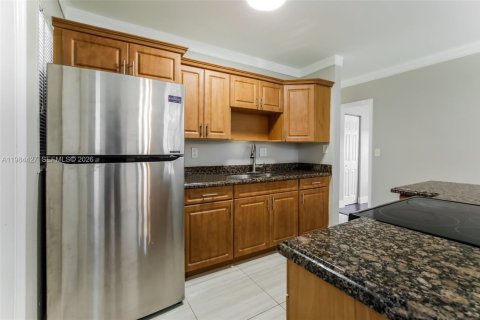 Villa ou maison à louer à Miami Gardens, Floride: 4 chambres, 109.16 m2 № 2045692 - photo 5