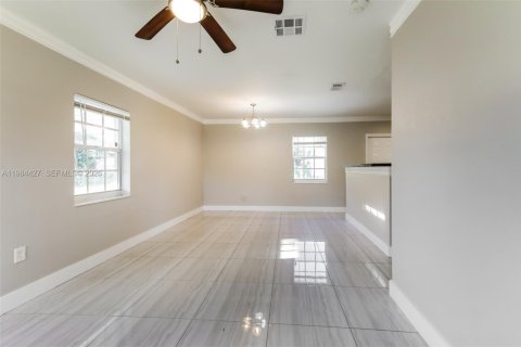 Villa ou maison à louer à Miami Gardens, Floride: 4 chambres, 109.16 m2 № 2045692 - photo 2