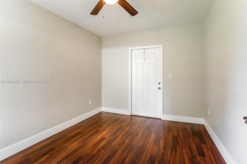 Villa ou maison à louer à Miami Gardens, Floride: 4 chambres, 109.16 m2 № 2045692 - photo 7