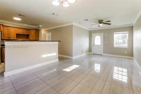 Villa ou maison à louer à Miami Gardens, Floride: 4 chambres, 109.16 m2 № 2045692 - photo 4