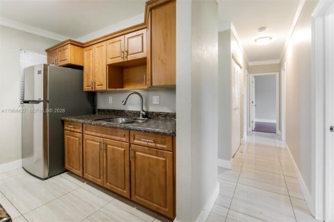 Villa ou maison à louer à Miami Gardens, Floride: 4 chambres, 109.16 m2 № 2045692 - photo 6