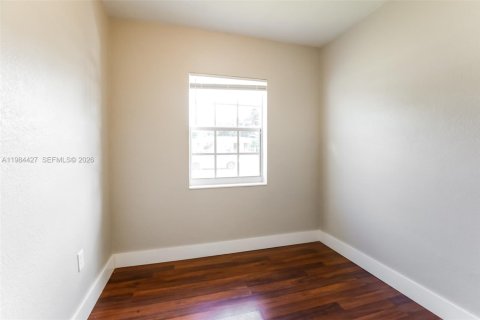 Villa ou maison à louer à Miami Gardens, Floride: 4 chambres, 109.16 m2 № 2045692 - photo 9