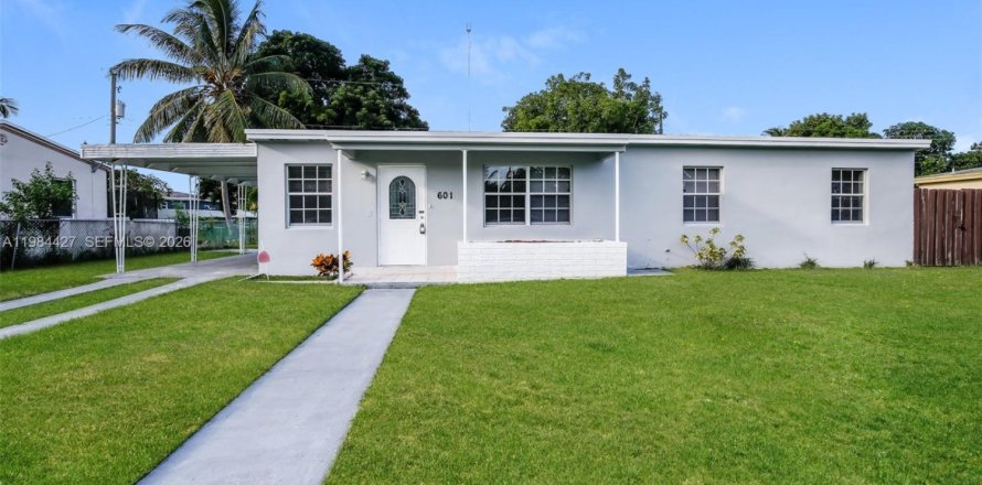 Villa ou maison à Miami Gardens, Floride 4 chambres, 109.16 m2 № 2045692