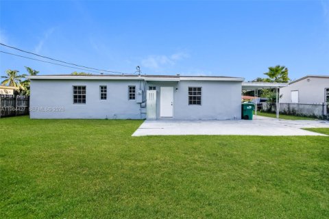 Villa ou maison à louer à Miami Gardens, Floride: 4 chambres, 109.16 m2 № 2045692 - photo 15