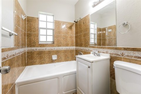 Villa ou maison à louer à Miami Gardens, Floride: 4 chambres, 109.16 m2 № 2045692 - photo 13