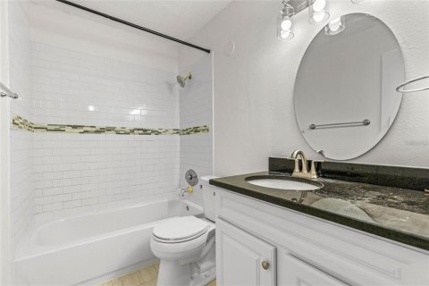Condo in Tampa, Florida, 1 bedroom  № 2218129 - photo 9