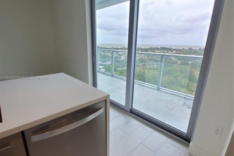 Condo in Sunrise, Florida, 3 bedrooms  № 1774331 - photo 9