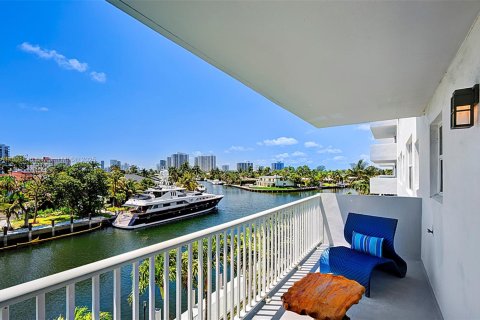 Condominio en venta en Hallandale Beach, Florida, 2 dormitorios, 121.79 m2 № 1683843 - foto 20