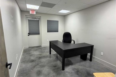Propiedad comercial en alquiler en Ocala, Florida, 1348.57 m2 № 2091465 - foto 9