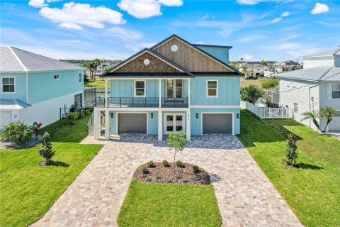 House in Hernando Beach, Florida 4 bedrooms, 199.74 sq.m. № 1650581 - photo 2