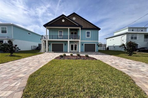 House in Hernando Beach, Florida 4 bedrooms, 199.74 sq.m. № 1650581 - photo 1