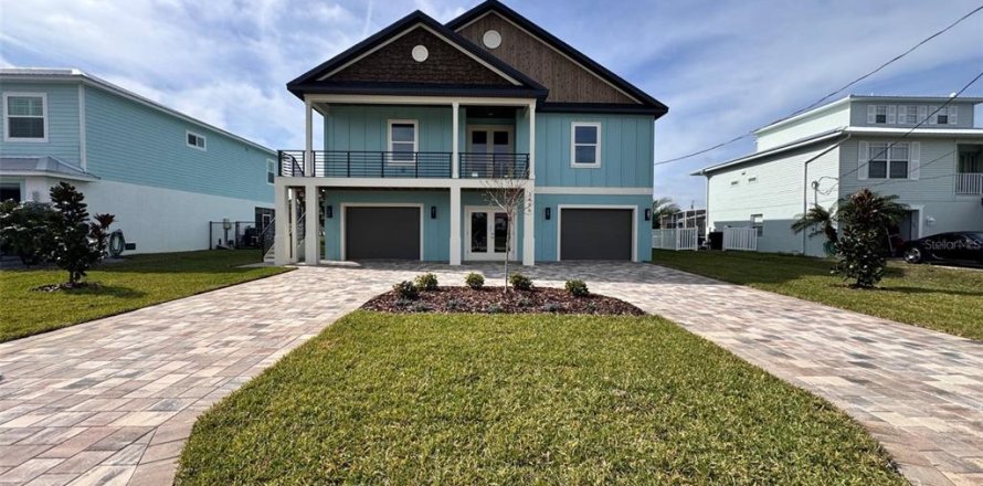 House in Hernando Beach, Florida 4 bedrooms, 199.74 sq.m. № 1650581