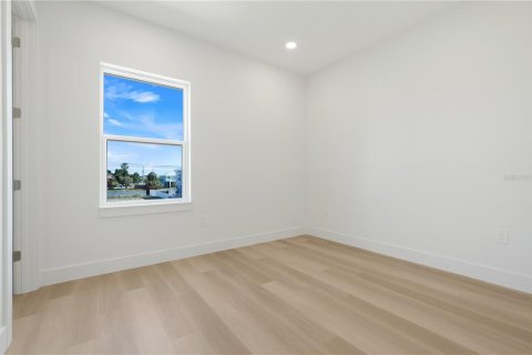 House in Hernando Beach, Florida 4 bedrooms, 199.74 sq.m. № 1650581 - photo 24