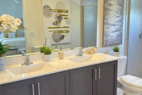Casa en venta en Hialeah, Florida, 4 dormitorios, 184.88 m2 № 1686176 - foto 24