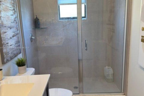 Casa en venta en Hialeah, Florida, 4 dormitorios, 184.88 m2 № 1686176 - foto 26
