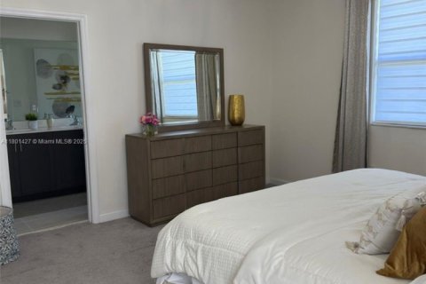 Casa en venta en Hialeah, Florida, 4 dormitorios, 184.88 m2 № 1686176 - foto 23
