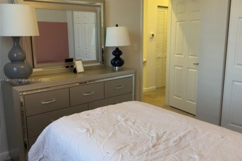 Casa en venta en Hialeah, Florida, 4 dormitorios, 184.88 m2 № 1686176 - foto 11