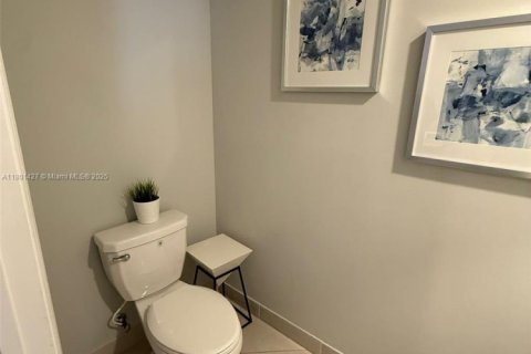 Casa en venta en Hialeah, Florida, 4 dormitorios, 184.88 m2 № 1686176 - foto 7