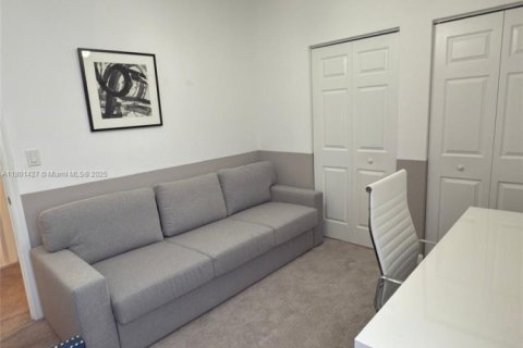 Casa en venta en Hialeah, Florida, 4 dormitorios, 184.88 m2 № 1686176 - foto 15