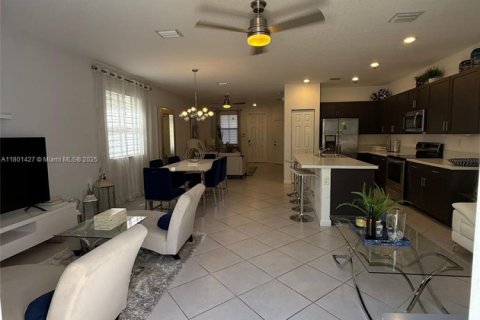 Casa en venta en Hialeah, Florida, 4 dormitorios, 184.88 m2 № 1686176 - foto 8