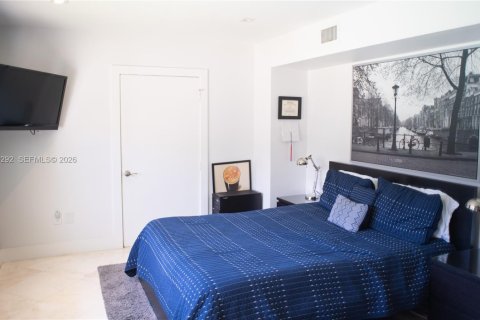House in North Miami, Florida 5 bedrooms, 264.49 sq.m. № 2382998 - photo 27