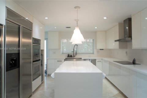 House in North Miami, Florida 5 bedrooms, 264.49 sq.m. № 2382998 - photo 9