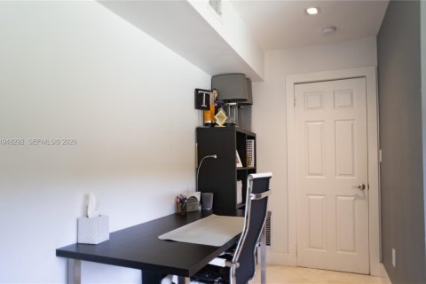 House in North Miami, Florida 5 bedrooms, 264.49 sq.m. № 2382998 - photo 28