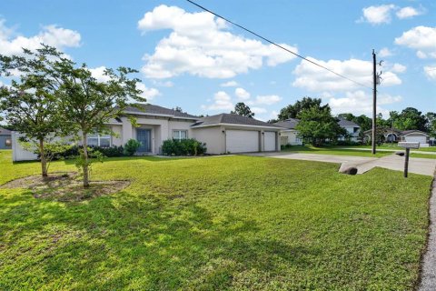 House in Palm Coast, Florida 3 bedrooms, 196.67 sq.m. № 2209144 - photo 5
