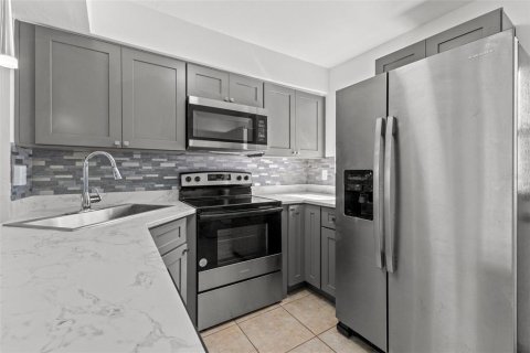 Touwnhouse à louer à Largo, Floride: 2 chambres, 103.86 m2 № 2150560 - photo 6